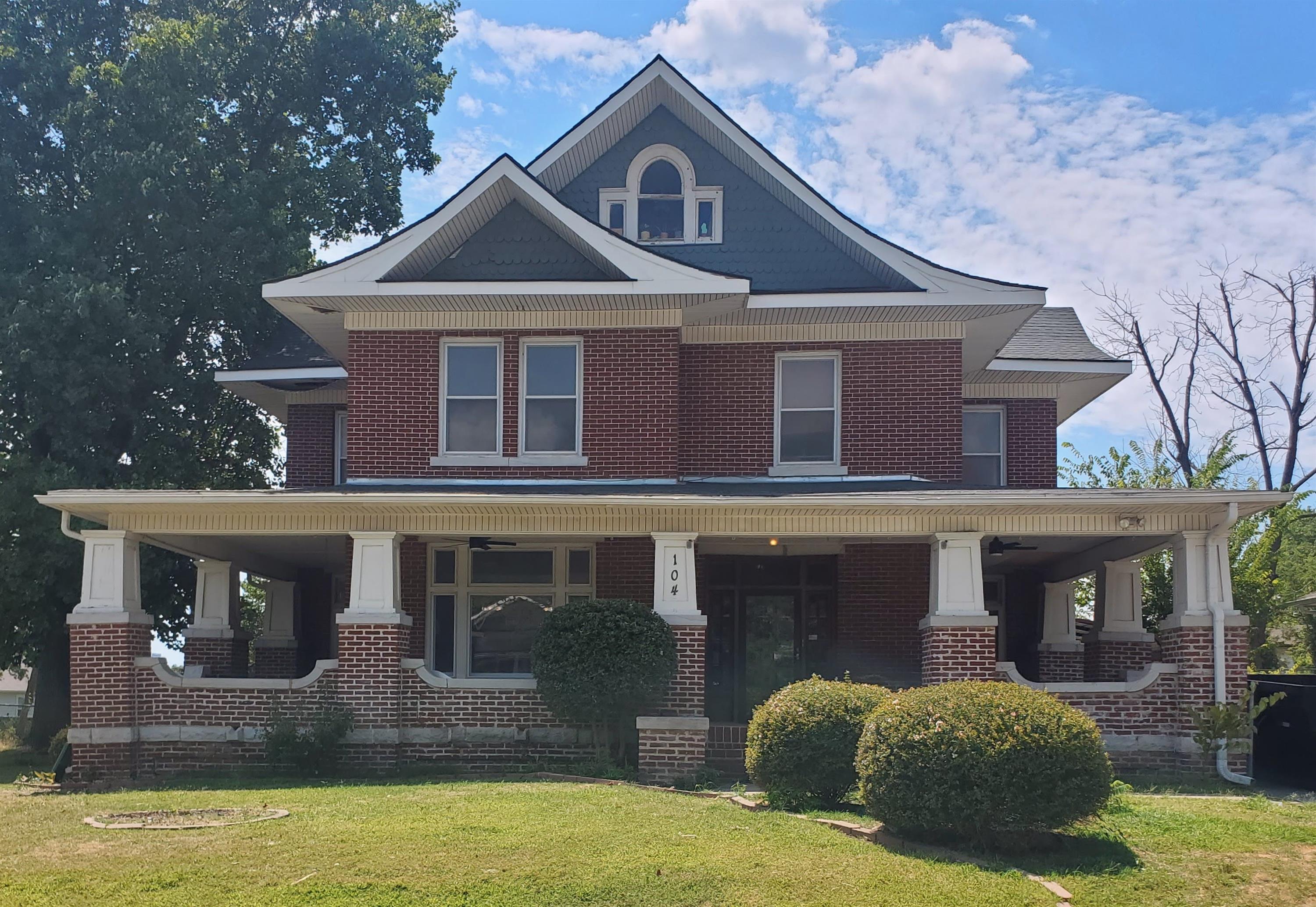 104 N Victor Ave - 1
