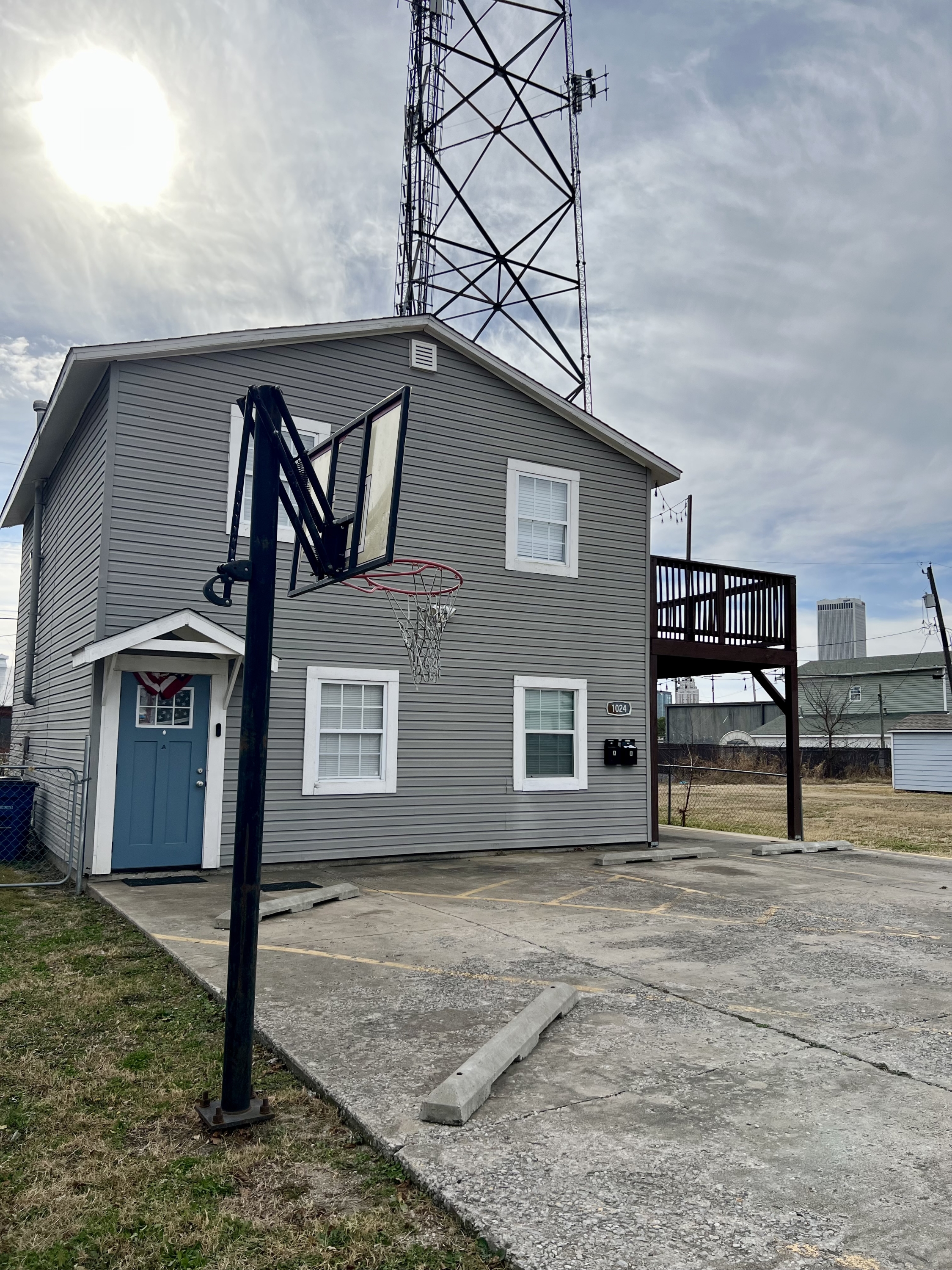 1024 E Easton St - B