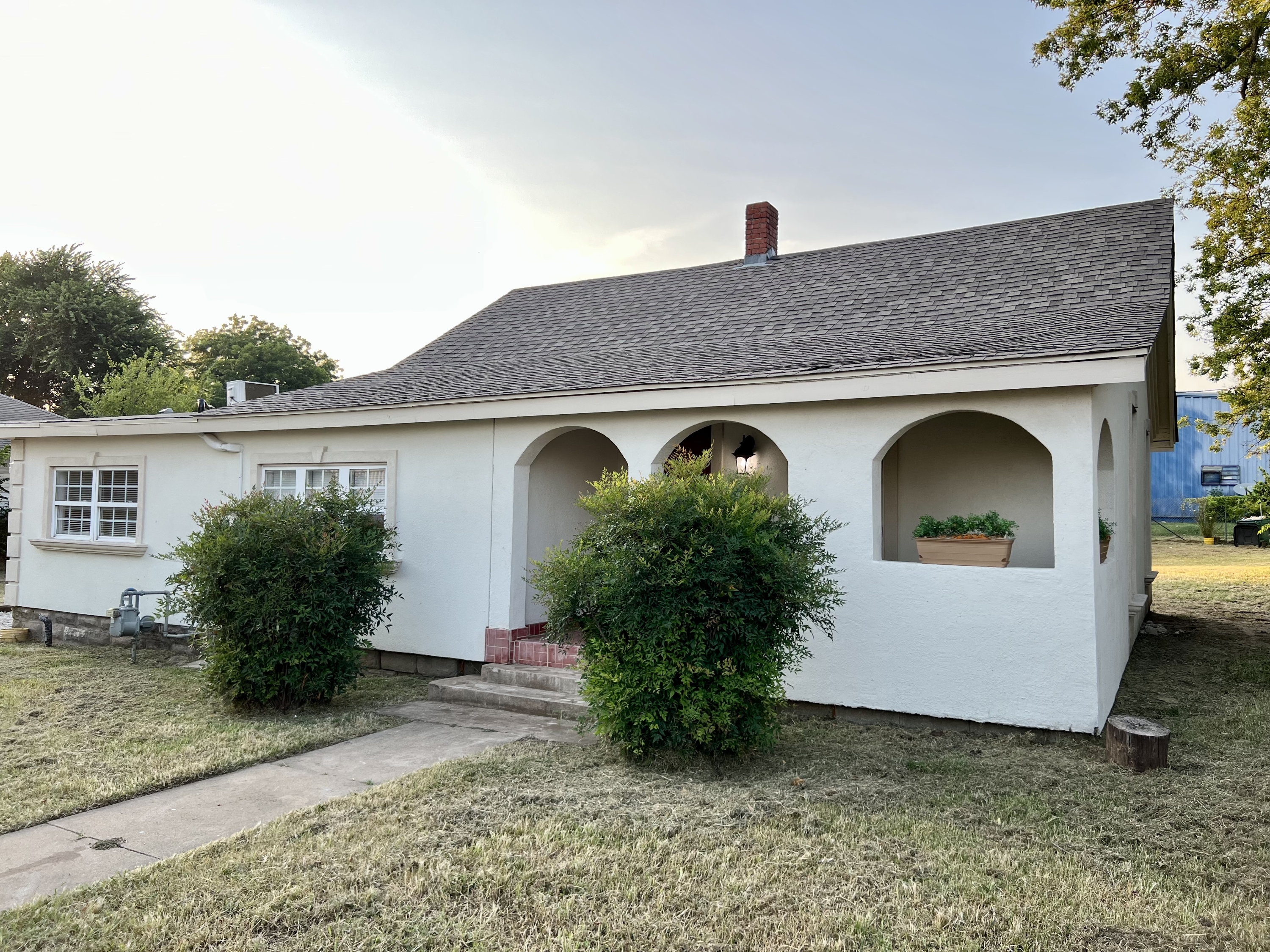 1144 E Haskell St